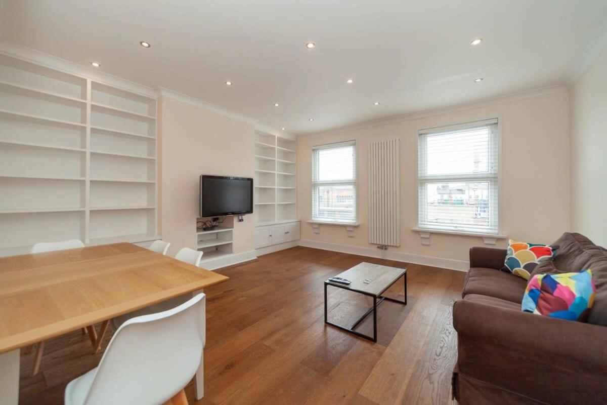 Spacious 2 Bedroom Maisonette In Stratford Appartamento