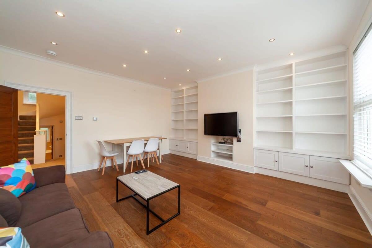 Spacious 2 Bedroom Maisonette In Stratford * Londra