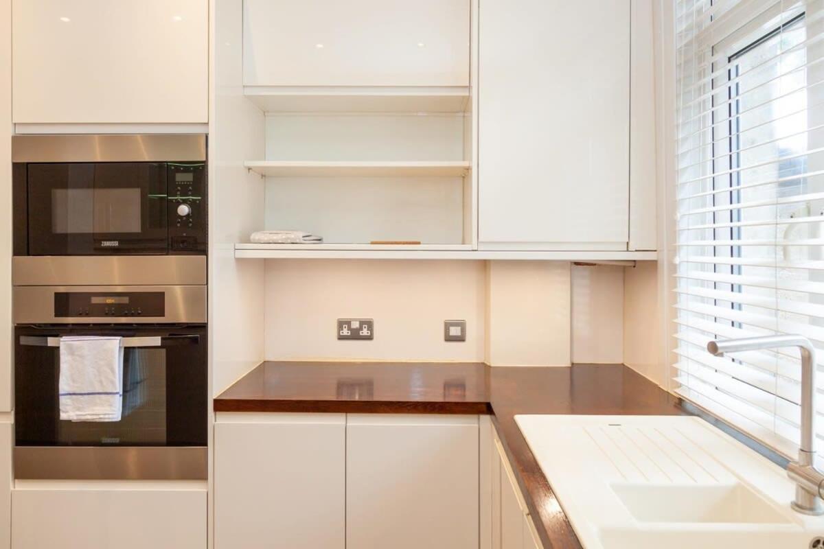 Appartamento Spacious 2 Bedroom Maisonette In Stratford Londra
